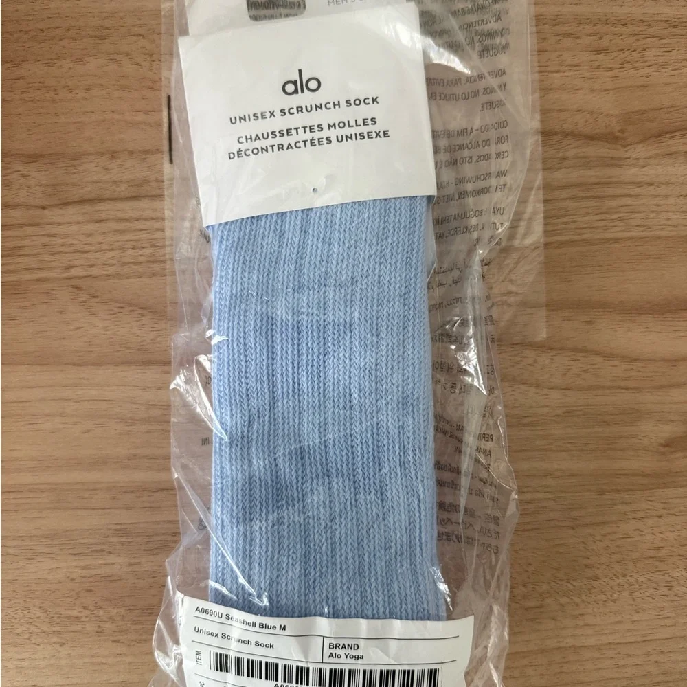 ALO Yoga Seashell Blue Scrunch Socks size Medium